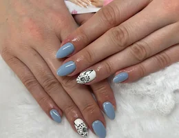 Luna Nails