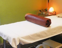 Massage-Kosmetik-Fusspflege-Schule Holos Institut